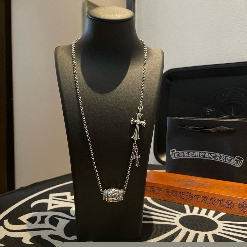 Ch**me He**ts necklaces
